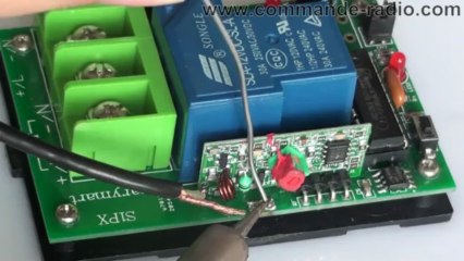 Déplacer l’antenne avec Antenne Magnétique Externe pour obtenir une distance plus loin