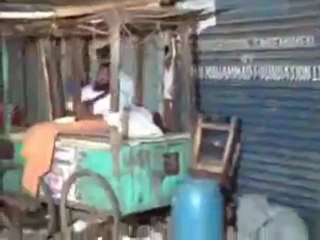 গভীর রাতে মতিঝিলে শাপলা চত্বরে হেফাজত কর্মীদের উপর যৌথবাহিনীর হামলার দৃশ্য : ২