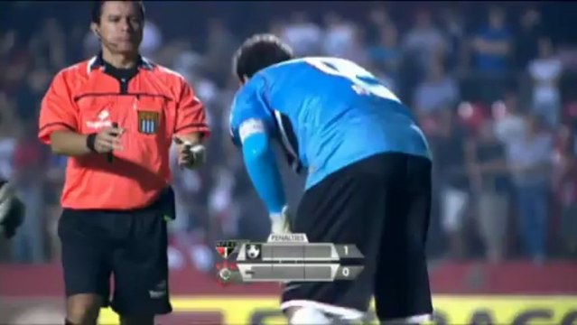 Rogerio Ceni come Pirlo, calcia rigore facendo il cucchiaio!