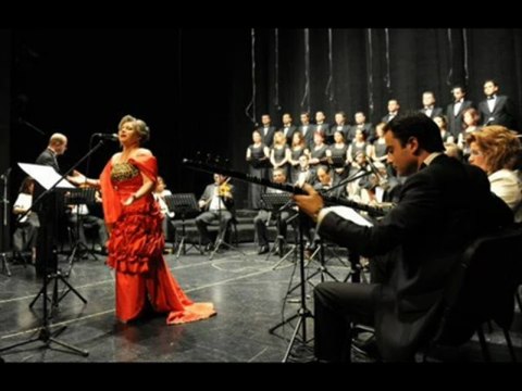 Ayse Tas - Severim Her Guzeli Senden Eserdir Diyerek.