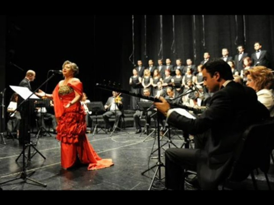 Ayse Tas - Severim Her Guzeli Senden Eserdir Diyerek.