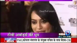 *Drashti Dhami* Glimpse of DD at the ITA Awards Red Carpet IBN7 Segment 06/05/2013