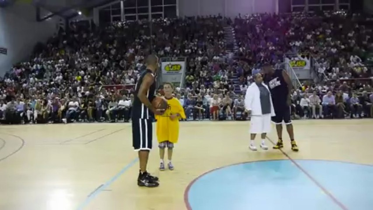 Tony Parker : panier du milieu de terrain (Boris Diaw Charity Game)
