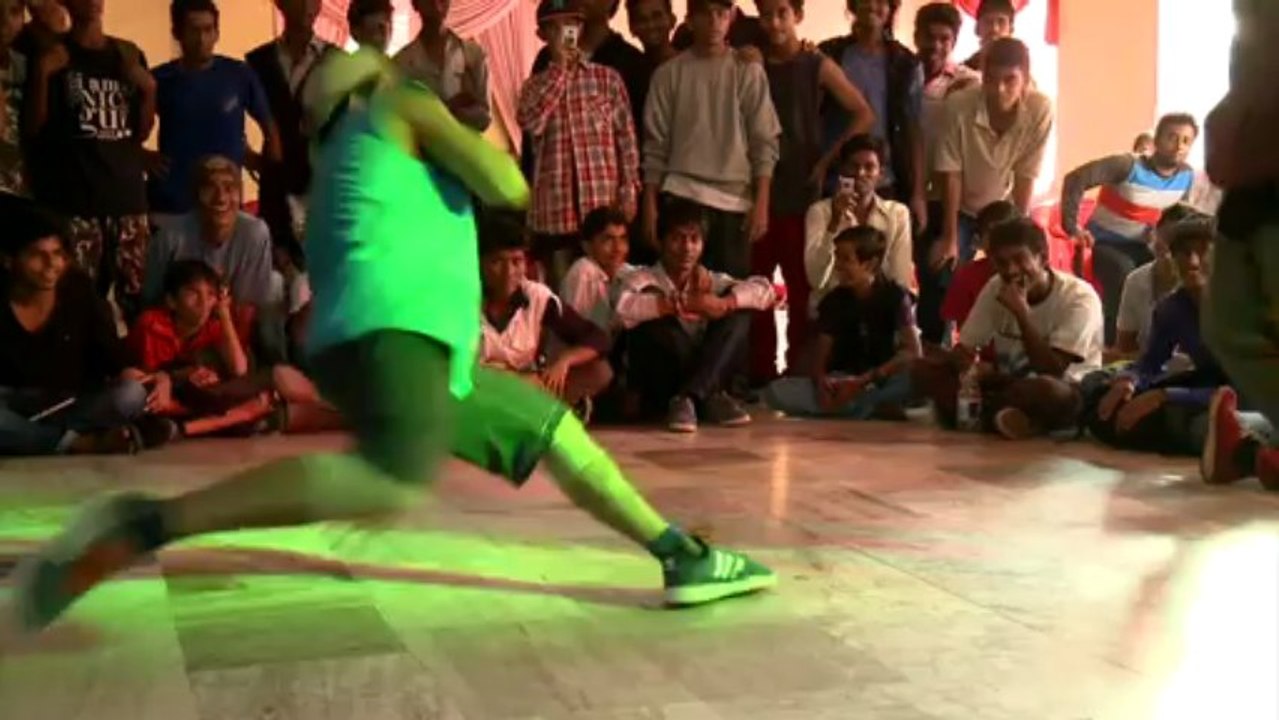 Mit Breakdance gegen Alltagselend in Indiens Slums