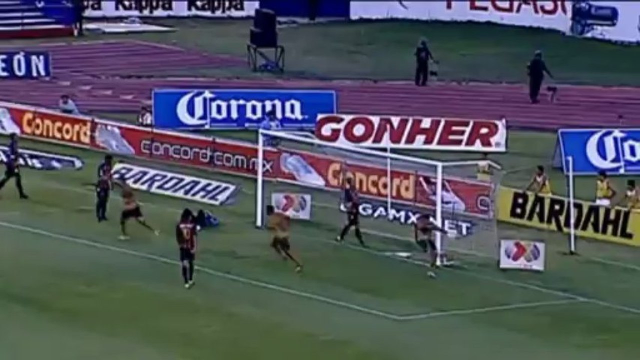 Ex-Barca-Star Luis Garcia macht es traumhaft!