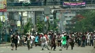 Islamist Demonstrators Clash With Police in Bangladesh