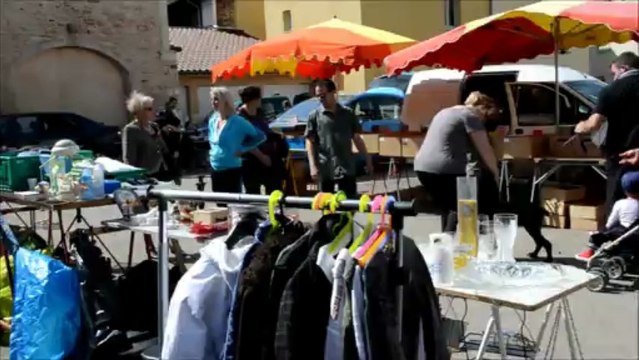 Marché aux puces. Pont-de-Vaux 5 avril 2013.