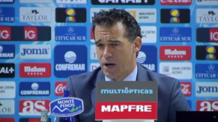 Luis García felicita a sus jugadores