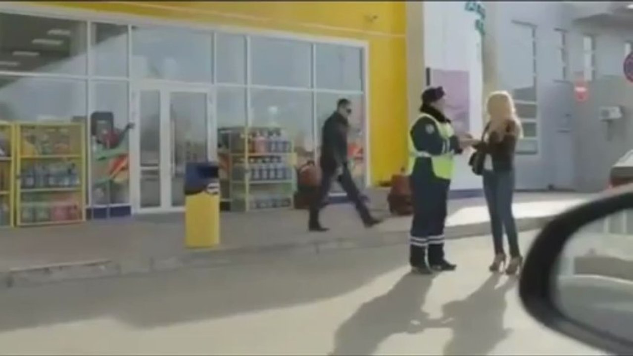 Cops gets an Autograph...
