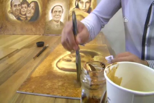 Kahveyi resmin parçası yaptı