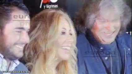 Marta Sánchez se deja tatuar por Leo Millares