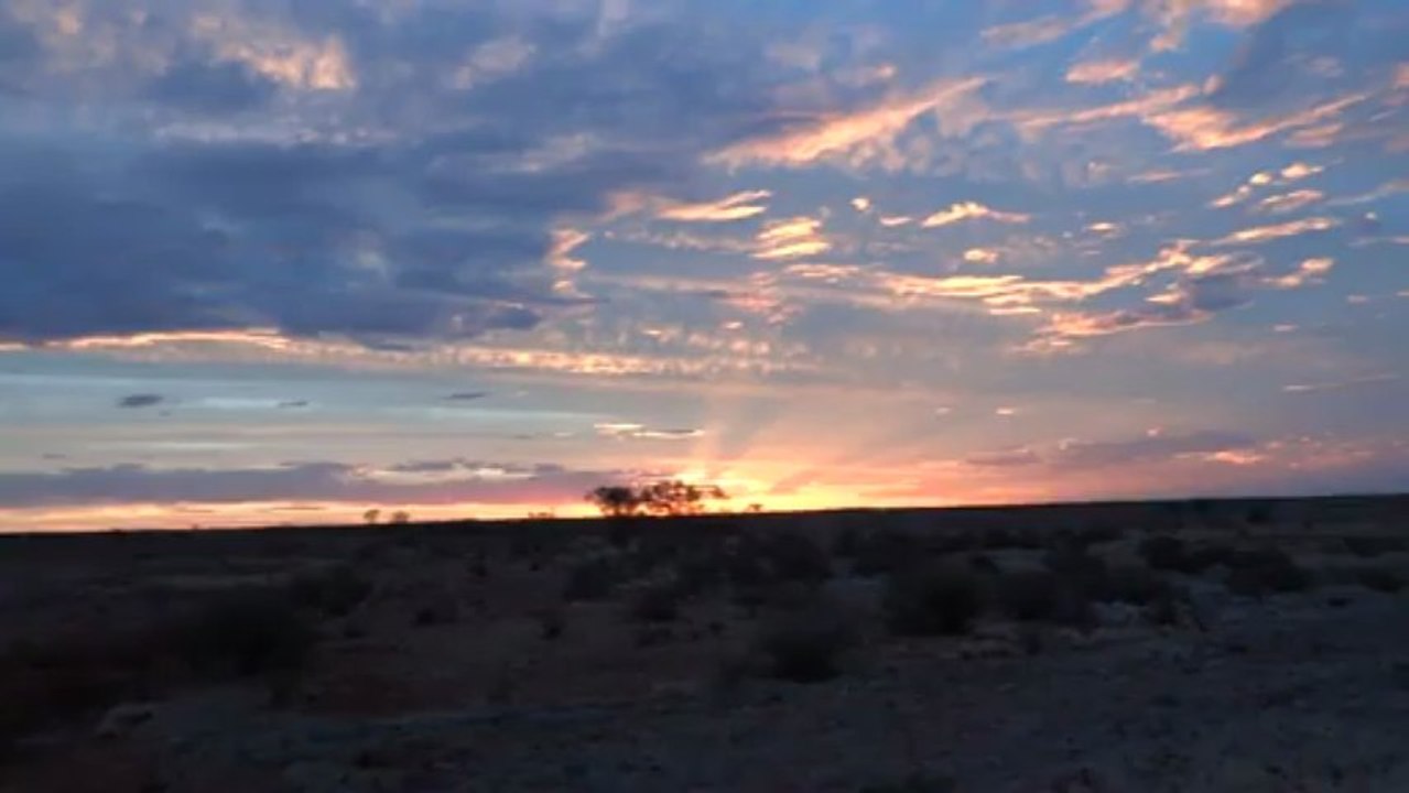 Autralie: Couche de soleil sur l"Outback