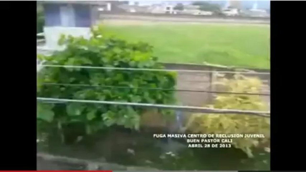 Momento de la Fuga Masiva del Centro de Recluscion BUEN PASTOR CALI   Abril 28