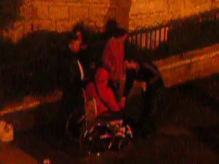 Scène de trottoir nocturne