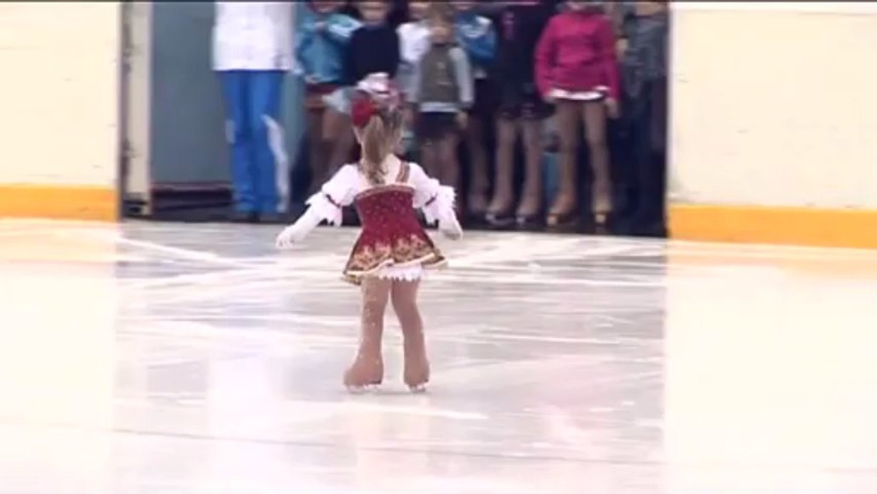 Patineuse artistique de 2 ans et demi en Russie
