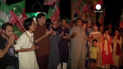 Pakistan: Imran Khan suffers head injuries in election...