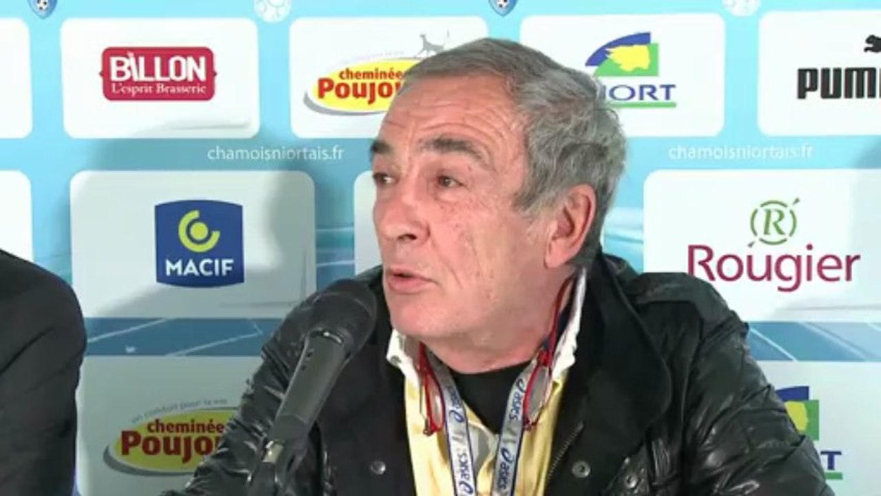 LE CHAMOIS NIORTAIS FC LUTTE CONTRE L'HOMOPHOBIE