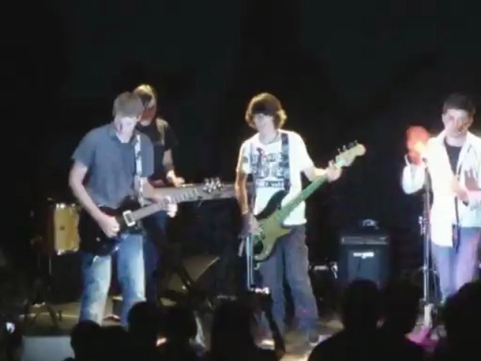 Are You Gonna Be My Girl (Jet cover) - BRAINLESS