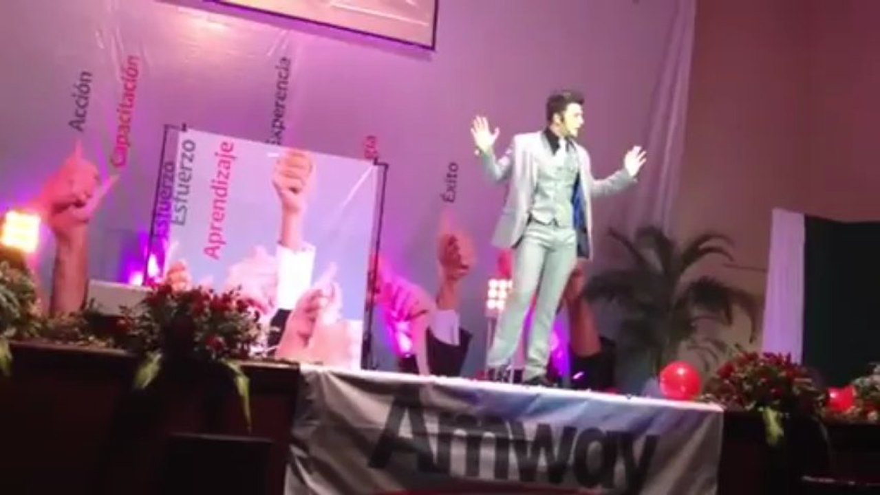 Santos Rivas Jr da recomendaciones a la Generacion Y - YouTube