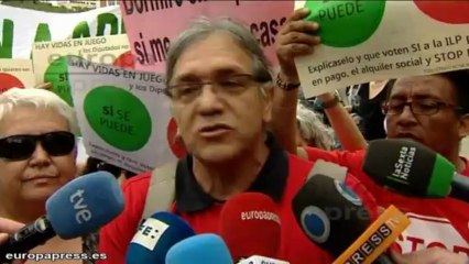 Protesta de la PAH a las puertas del Senado