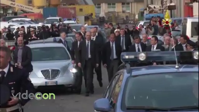 Incidente al porto di Genova, i sommozzatori a lavoro e la visita di Enrico Letta