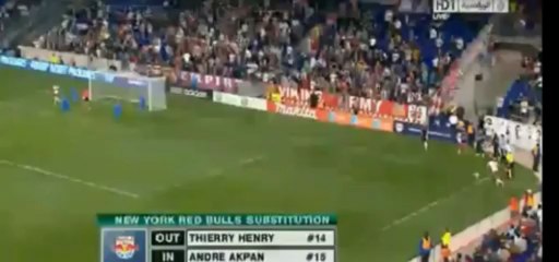 Thierry Henry marque sur un ciseau retourné