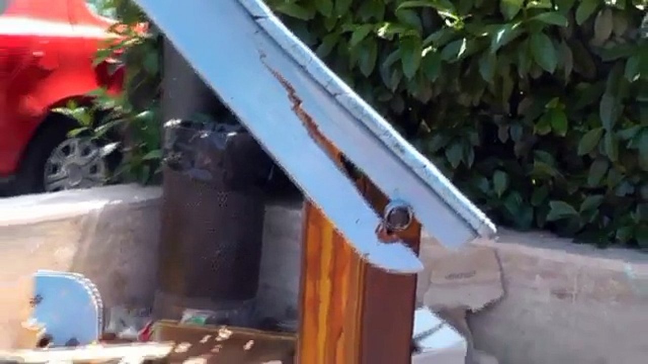 Napoli - Parco giochi per bambini devastato dai rom a Fuorigrotta (08.05.13)