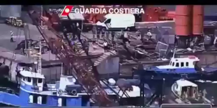 Genova - Nave contro torre del porto, morti e feriti -9- (08.05.13)
