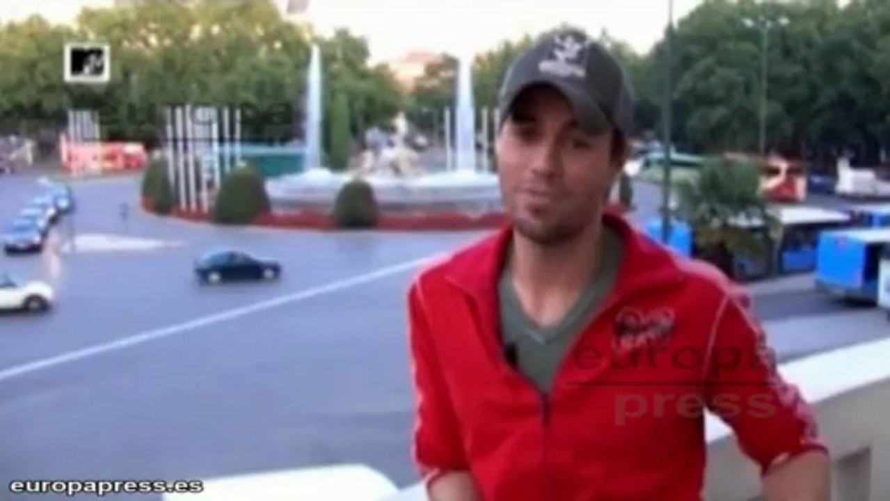 Desmienten la boda de Enrique Iglesias y Kournikova