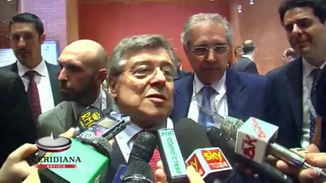 Letta alle imprese in crisi: “il governo farà la sua parte, elimineremo lo stipendio dei ministri”