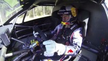Sébastien Loeb découvre la Peugeot 208 T16 Pikes Peak