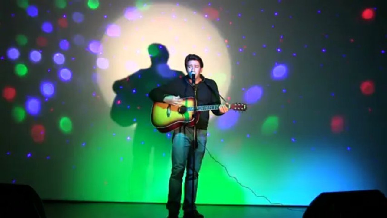 Julien marquez chante à cognin