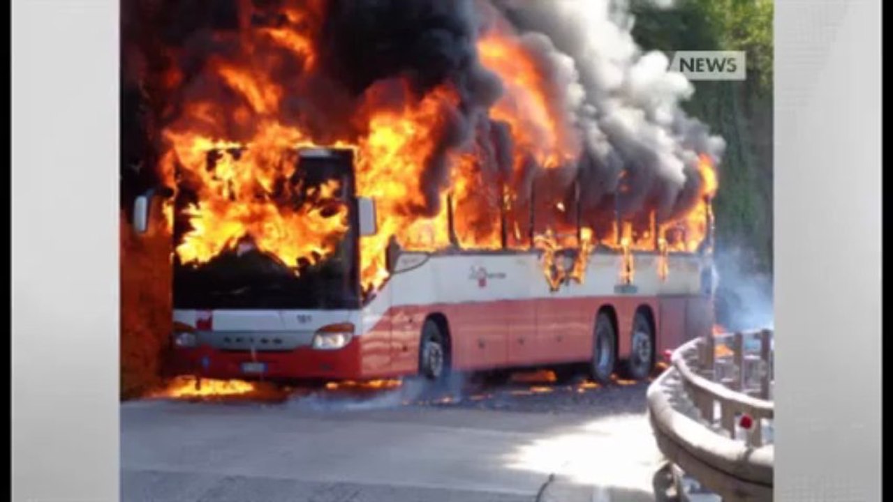 SCUOLABUS A FUOCO, DUE FERITI