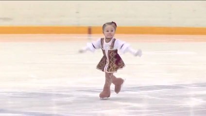 Patineuse artistique de 2 ans et demi