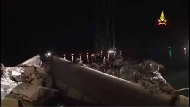 Genova - Nave contro torre del porto, morti e feriti -10- (08.05.13)