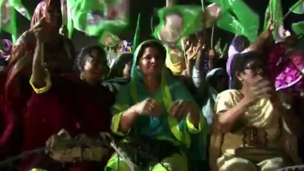 الباكستانيون الى صناديق الاقتراع السبت