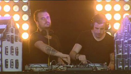 Räikkönen personaliza el coche oficial de Lotus F1 Team