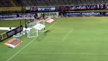 Ecuador, incredibile gol da metà campo!