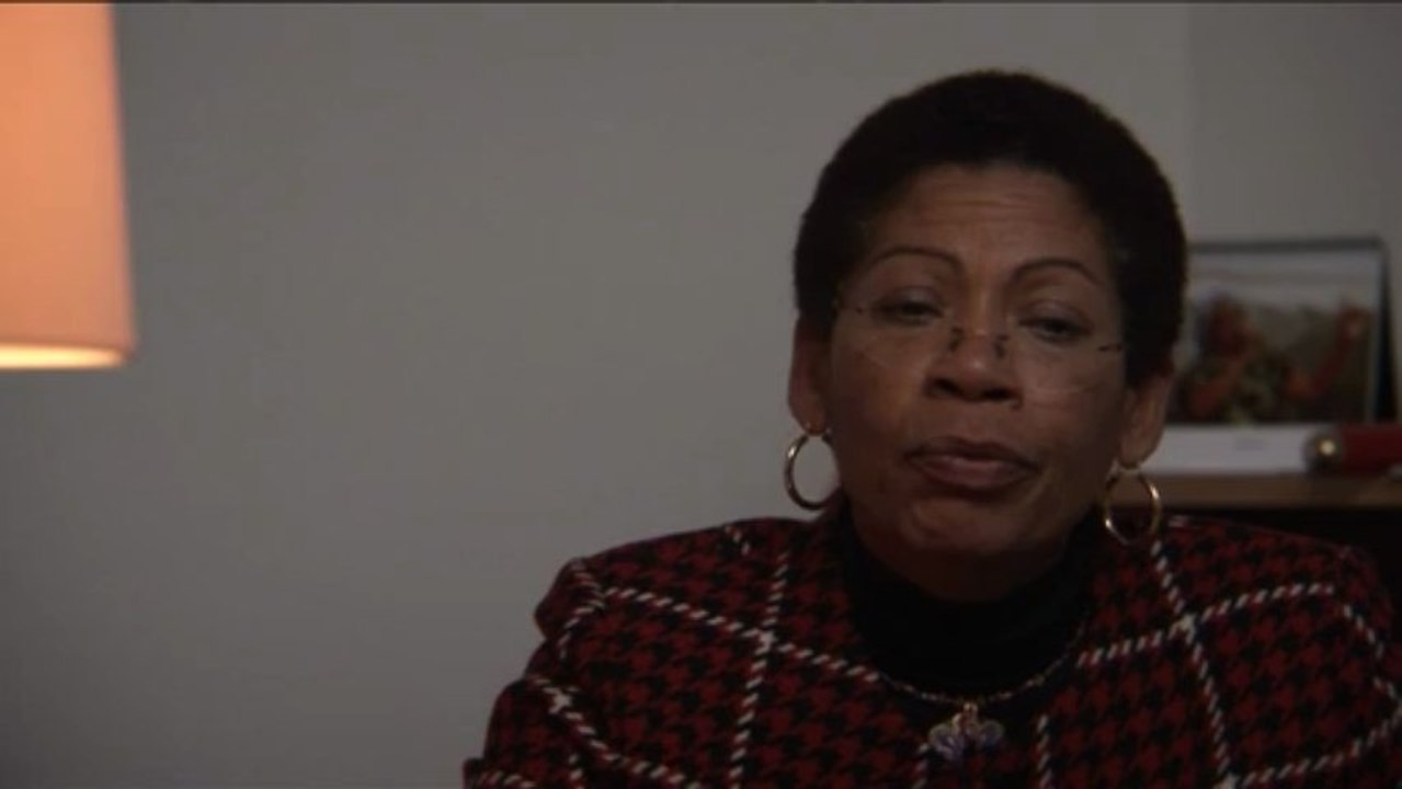 BONUS 2 du DVD "L'IDENTITÉ NATIONALE" - ITW GEORGE PAU-LANGEVIN - MINISTRE CHARGÉE DE LA RÉUSSITE ÉDUCATIVE -