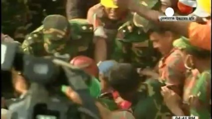 Bangladés: una superviviente el día en que se supera...