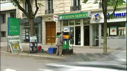 Comment les grands distributeurs de carburant cassent les prix