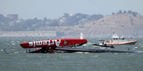Voile : un catamaran de la Coupe de l'America chavire, un mort
