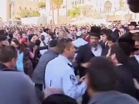 Стена Плача стала стеной раздора