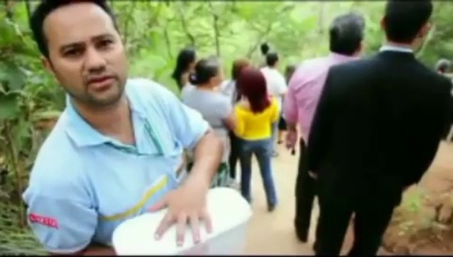 Galho congelado no Sol Nascente atrai fiéis a espera de um milagre