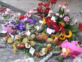 Portici (NA) - Il funerale della vittima del crollo del balcone -2- (10.05.13)