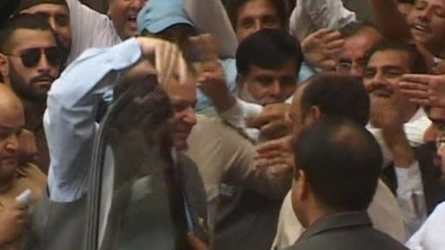 Pakistan's Sharif votes in historic election