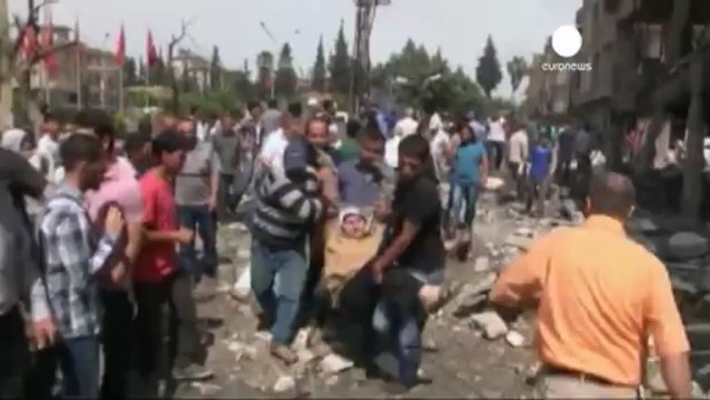 Explosions rock Turkish border town