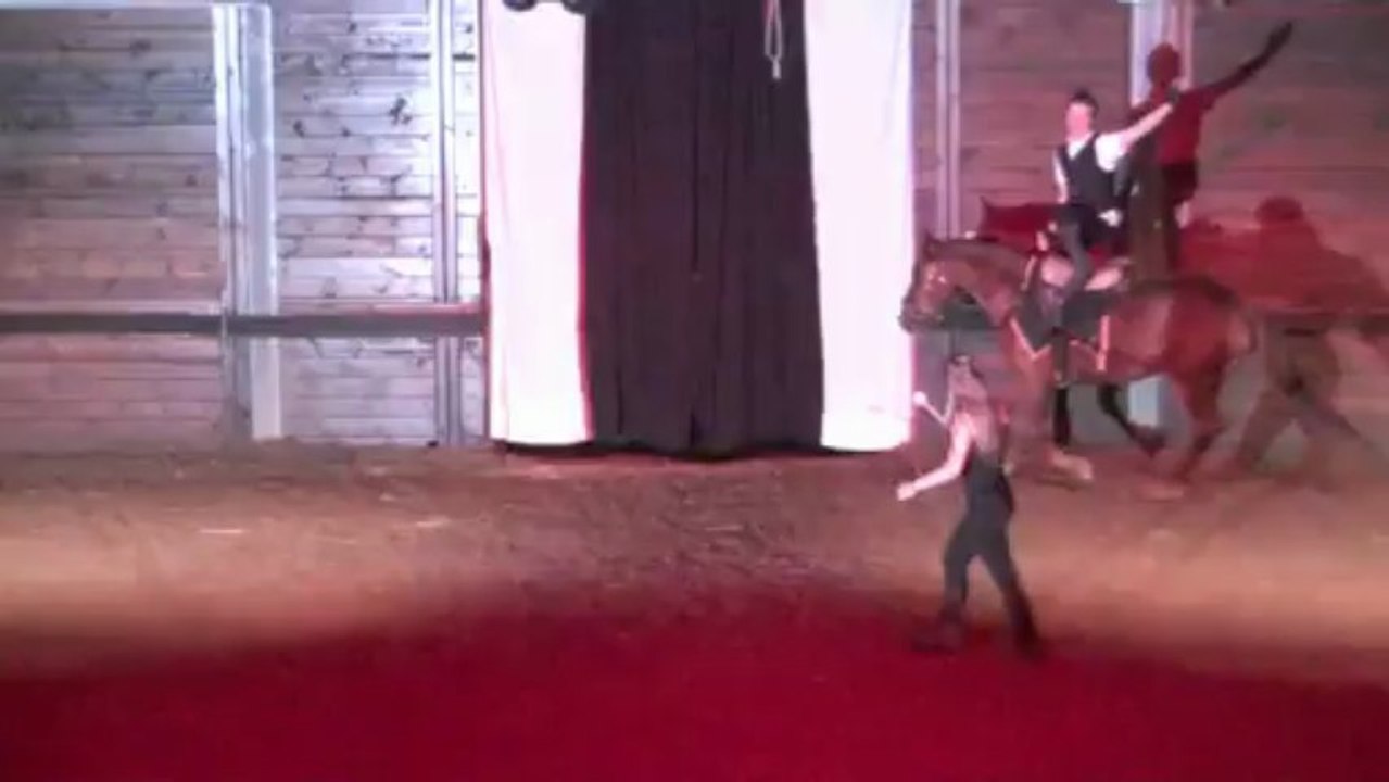 Eteins la lumière - numéro équestre de Ryan