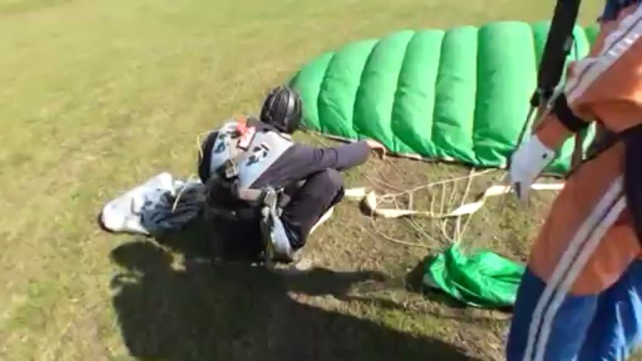 saki roy SKYDIVE