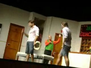 Pedro y elenco Viaje de Locura en función de San Martín 9 - 10 de Mayo